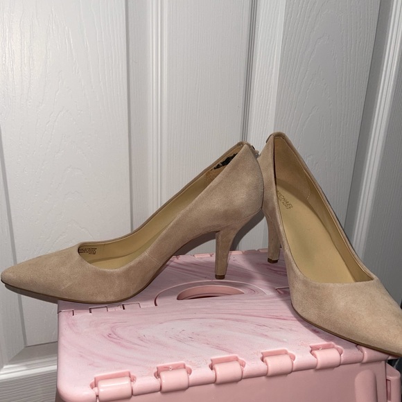 Nude Michael Kors heels. Wore once. - Picture 3 of 4
